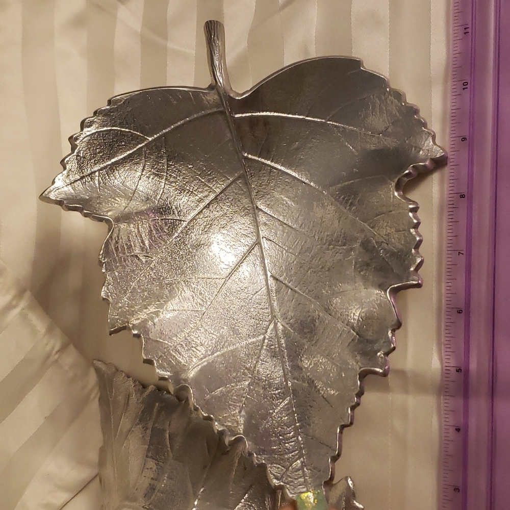 Set of 2 Aluminum Leaf Candy/Trinket Dish